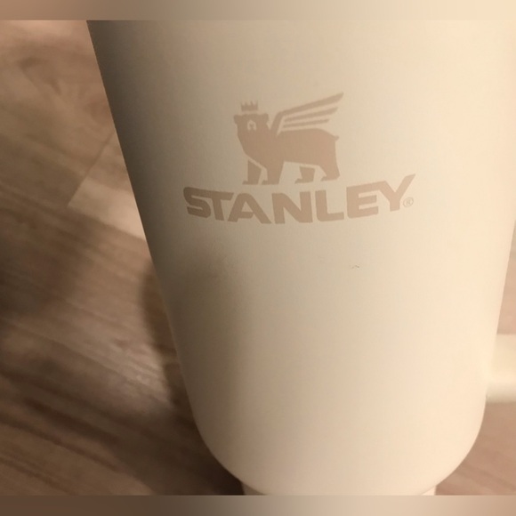 Stanley 40oz Tumbler - Picture 13 of 14